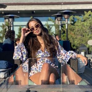 DEZI Read the Room Beige and Pearl Sunglasses